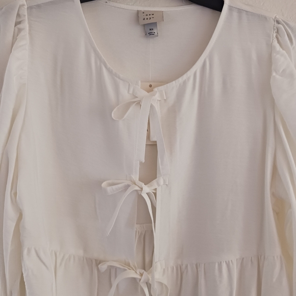 Women's Front Tie Blouse - Picture 4 of 10